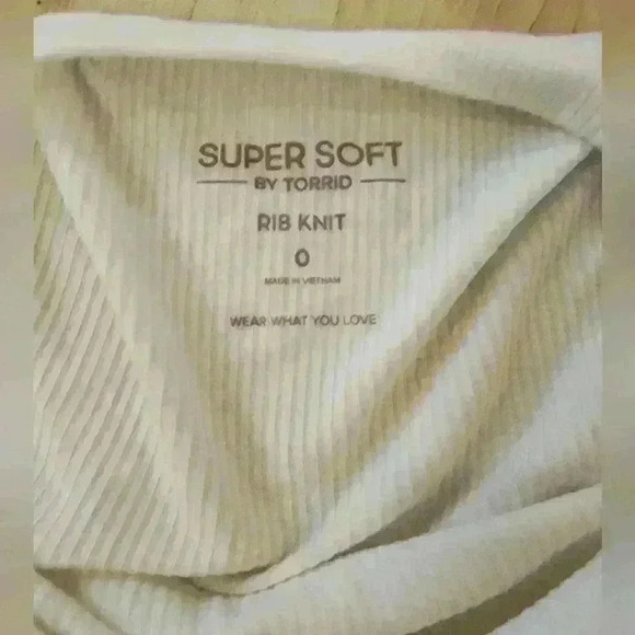 Torrid super soft white ribbed tank top white size 0, NWT - Picture 6 of 9